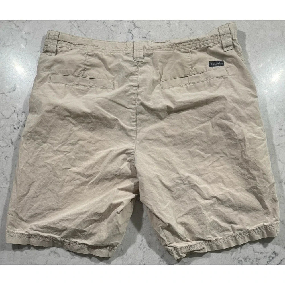 Columbia Chino Shorts Mens 34 Light Khaki Flat Front Lightweight Outdoor Hiking